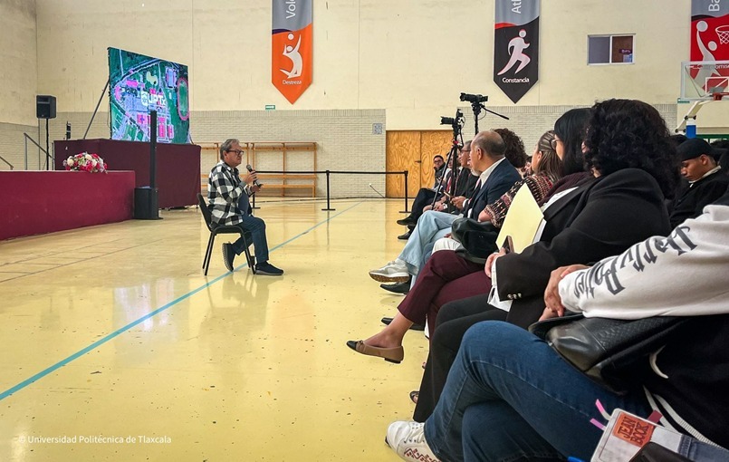 Paco Ignacio Taibo II visita la UPTX en el marco del ciclo nacional 'Sembrando Historia'